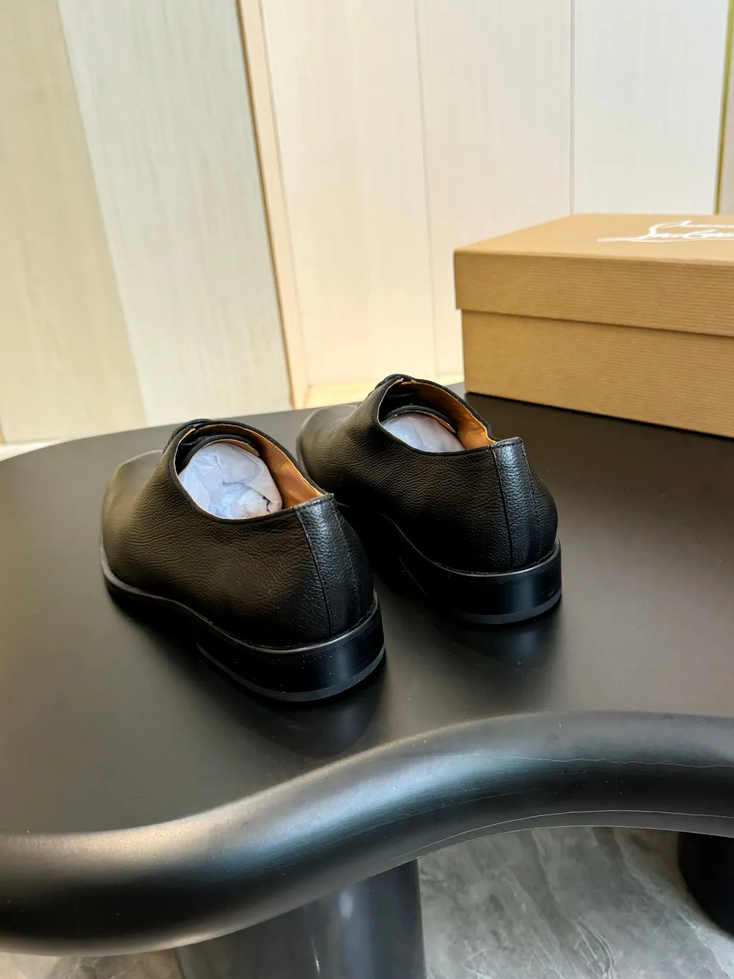[CL red-soled shoes] Top P: 1020💰 Size 39-44 (⚠️38.45.46 custom-made, non-refundable and non-exchangeable) 🆑High-end men’s business formal leather shoes, original and genuine top-quality goods ••✅💯 Top-quality original order purchasing agent! Original imported patterned cowhide ➕Imported cowhide lining ➕Cowhide feet ➕Original leather outsole~🉑️Feel free to compare the authentic ones!